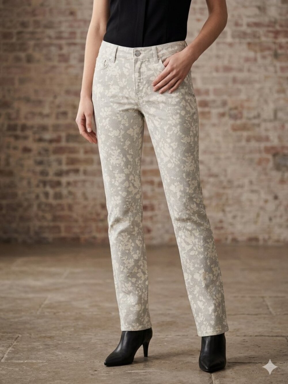 NWT NYDJ Python Animal Print Slim Straight Leg Jeans - Size 4